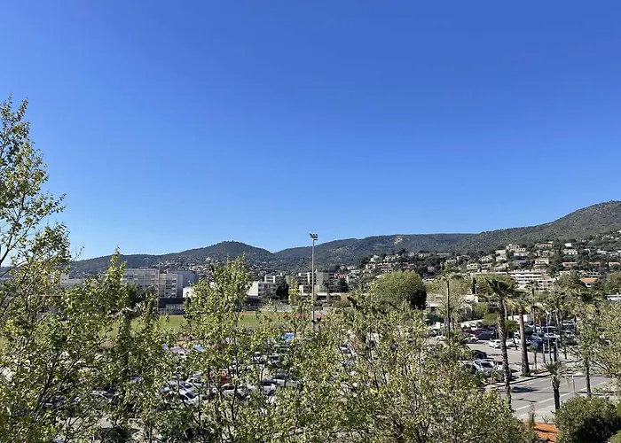 Appartement - Acces - Ascenseur - Parking - Fr-1-308-207 *